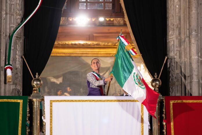 Los detalles simbólicos del Grito de Independencia: Sheinbaum vs AMLO
