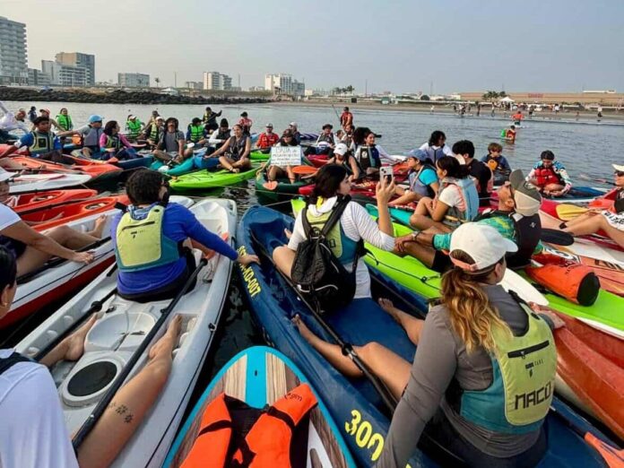 Manifestación en el mar, a la defensa de los arrecifes veracruzanos