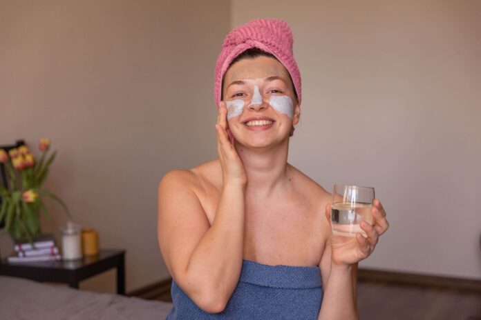 Tomar más agua como propósito de año nuevo para un mejor estilo de vida