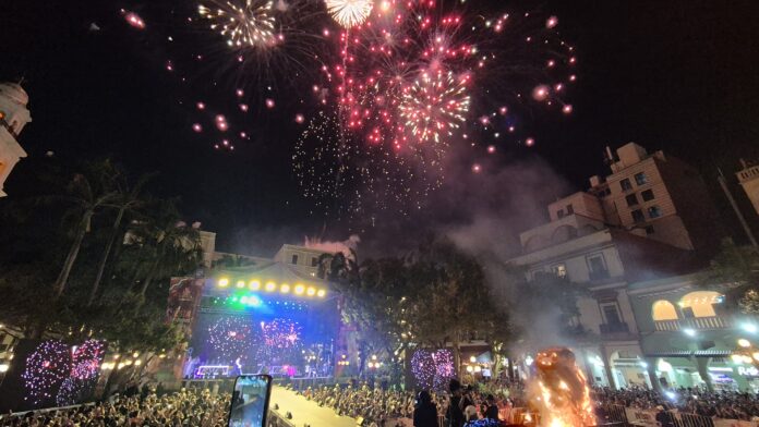 Queman “los baches” de Veracruz y el Mal Humor: arranca el Carnaval 2026